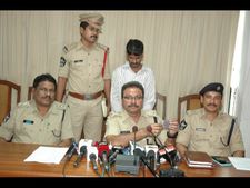 రైల్వే స్టేషనే ఇతడి అడ్డా: ముంబైలో ట్రైనింగ్, విశాఖలో దోపిడీలు 