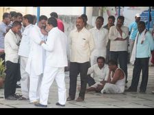 వరంగల్ బరిలో సర్వే, కాంగ్రెస్‌పై రాజయ్య ఎఫెక్ట్!: సారిక మృతిపై సోదరి అర్చన 