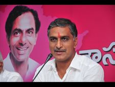 ఉత్తమ్! రాజీనామా చేస్తారా?, ఊహించని మెజార్టీ: హరీశ్, కానుకగా ఇవ్వండన్న దయాకర్
