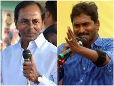 కెసిఆర్ మోజు వల్లనే వరంగల్ ఎన్నిక: వర్షంలోనే జగన్ ప్రసంగం