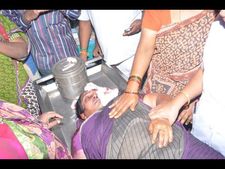 మేయర్ అనురాధపై కత్తితో దాడి చేయలేదు: పదిగంటలు భర్త నరకం, వెంటాడి నరికారు