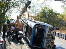 కడప జిల్లాలో ఘోర ప్రమాదం: లోయలో పడ్డ పెళ్లి బస్సు 