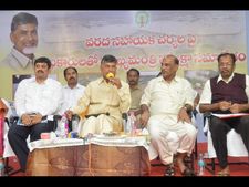 లిప్టులో ఇరుక్కుపోయిన బాబు: ఆందోళనకు గురైన భద్రతా సిబ్బంది