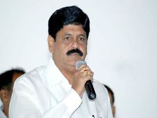 రఘువీరాతో భేటీ: కాంగ్రెసులో ఉండలేమని చెప్పిన ఆనం