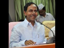 చరిత్రాత్మక తీర్పు, కనీవినీ ఎరుగని ట్రీట్: విజృంభించి పని చేస్తామన్న కెసిఆర్