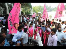 వరంగల్‌లో టిఆర్ఎస్‌కు భారీ మెజారిటీ: మరో కోణం