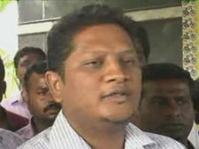 మేయర్ అనురాధ దంపతుల హత్య: చింటూ లొంగిపోతాడా?