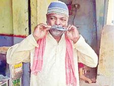 29 ఏళ్లుగా గాజుముక్కలే ఆయనకు ఆహారం