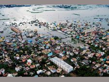 మొత్తం 260: ఇన్ఫోసిస్‌లోకి వరద నీరు, నదిలా ఎయిర్ పోర్టు