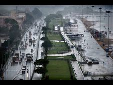 40 లక్షల మంది ఇళ్లలోనే: ప్రత్యక్ష నరకం (ఫోటోలు) 