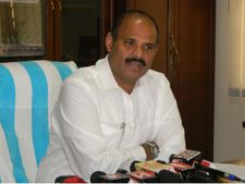 రైతుల సొమ్ముతో విలాసాలు: చంద్రబాబుపై పార్ధసారథి నిప్పులు 