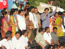 ‘గిడ్డి’ సంచలనం: బాక్సైట్ జోలికోస్తే చంద్రబాబు తల నరుకుతామని ప్రకటన (ఫోటోలు)