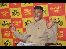 'అమరావతి'ని దెబ్బతీస్తున్నారు: కాల్ మనీపై బాబు తీవ్ర హెచ్చరిక, ఎమ్మెల్యేల హస్తంపై ఆరా