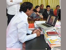 యాగం బిజీలో కెసిఆర్, రేపు శృంగేరికి: చండీయాగం కోసం భారీ ఏర్పాట్లు