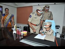 మేక్ ఏ విష్: 8 ఏళ్ల బాలుడు ఒక్కరోజు హైదరాబాద్ కమిషనర్ (పిక్చర్స్)