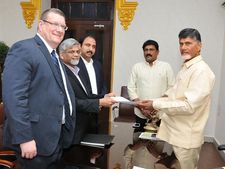 చంద్రబాబుకు చికాగో వర్సిటీ డాక్టరేట్: తొలి విదేశీ నేతగా రికార్డు