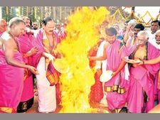 ఐదు రోజులు, ఐదు వర్ణాలు: వెంకయ్యకు త్రుటిలో తప్పిన ప్రమాదం