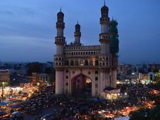  నకిలీ పోలీసు: ప్రేమికులను భయపెట్టి దోచుకుంటున్నాడు