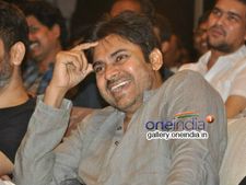 పవన్ కళ్యాణ్ ఫ్యాన్స్ వెరైటీ క్యాలెండర్: ఆవిష్కరించిన టిడిపి నేత