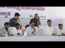 ఈ మట్టిలో పొర్లాడినా: పలకరించి, కాళ్లుమొక్కిన కెసిఆర్ (పిక్చర్స్)