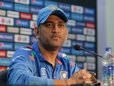 ధోనీకి ఊరట: నాన్ బెయిలబుల్ వారెంట్ రద్దు చేసిన అనంతపురం కోర్టు