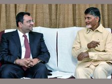 ఏపీలో పెట్టుబడులకు సైరస్ ఆసక్తి, రాజధానికి భూములివ్వం.. రైతుల ఝలక్
