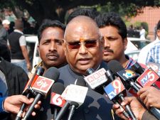ఎంపీ రాయపాటి సాంబశివరావు క్యాంపు కార్యాలయంలో చోరీ