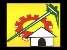 టీడీపీ కార్యాలయం కోసం ఇళ్లు ఖాళీ: బెదిరింపులకు పాల్పడుతున్నారని బాధితులు