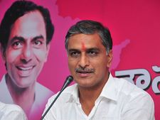 టిడిపికి క్యాడర్ లేదు, కాంగ్రెసుకు లీడర్ లేడు: హరీష్ రావు కామెంట్