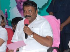 నియమం పక్కన పెట్టి కొమురవెల్లి మల్లన్న గర్భగుడిలోకి తలసాని!