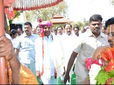 రామాలయంలో కెసిఆర్: ప్రాజెక్టుల శంకుస్థాపన, కోటి ఎకరాలకు నీరు