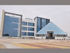 హైదరాబాద్‌కు ఏరోనాటికల్ వర్సిటీ: వరంగల్‌లోనూ టీ హబ్