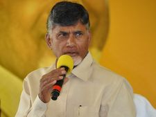 ఎక్కువ కష్టాలొచ్చాయి: హోటల్లో భేటీపై బాబు ఆవేదన, ఢిల్లీకి జగన్