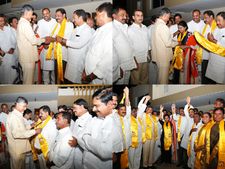 జగన్‌కు షాక్: టిడిపిలోకి భూమా, అఖిలప్రియ సహా ఐదుగురు(పిక్చర్స్) 