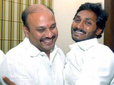  కెసిఆర్ బాటలో బాబు: ప్రాణమున్నంత వరకూ జగన్‌తోనేనన్న సుజయ