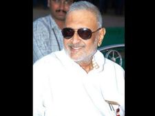 అశోక్ గజపతిరాజు సోదరుడు, మాజీ మంత్రి ఆనంద గజపతిరాజు కన్నుమూత