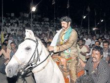 ఆ పరిస్థితి రావడం ఎంతో బాధాకరం: గుర్రంపై బాలకృష్ణ స్వారీ