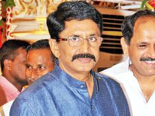 భూమి కొన్నా, నీలా దొంగలా.. రౌడీలా బతకాలా: జగన్‌పై మురళీ మోహన్ 