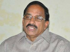 కలిసి తుమ్మలకు చుక్కలు చూపిస్తారా: కాంగ్రెసుకు జగన్ మద్దతు, బాబు ఏం చేస్తారో...