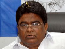 వైయస్‌తో జగన్‌ను పోల్చిన జలీల్ ఖాన్: విమర్శలన్నీ మంత్రి పదవి కోసమేనా?