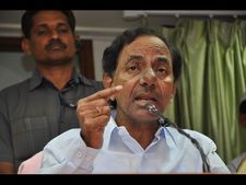 పదవులు రాకుంటే..: కెసిఆర్ బుజ్జగింపు, హరీష్ పేరు ప్రస్తావన