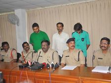 ఆన్‌లైన్ మోసగాళ్లు: కౌన్‌బనేగా కరోడ్ పతి పేరుతో లక్షలకు టోకరా