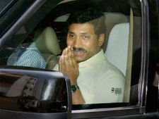 ఐఏఎస్ శ్యాంబాబుకు ఊరట..!: జగన్ అక్రమాస్తుల కేసు వీగిపోనుందా?