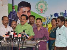 ఏముందని అమరావతికి వెళ్లాలి?: ప్రభుత్వ ఒత్తిడిని తప్పుపట్టిన ఉద్యోగులు 