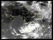  చెన్నైకి ముప్పు?: బంగాళాఖాతంలో వాయుగుండం