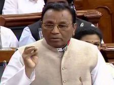 మేకపాటి ఎందుకలా?: టీడీపీ ఆందోళన, రికార్డుల నుంచి తొలగింపు