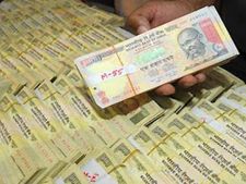 తమిళ ఎన్నికలు:కంటైనర్లలో రూ. 570 కోట్లు సీజ్, విశాఖ లింక్ 