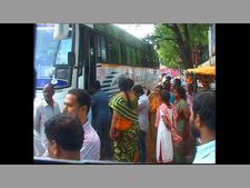 హైద్రాబాద్ టు అమరావతి.. అరగంటకో బస్సు: హైదరాబాద్ వెలవెల!