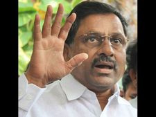 సైకిల్‌పై స్వారీకి మాజీ మంత్రి డిఎల్ రవీంద్రా రెడ్డి?