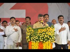 కడప సంకల్ప సభ: జనం మధ్యలో లోకేశ్, జగన్‌లా కాదంటూ వర్ల సెటైర్లు